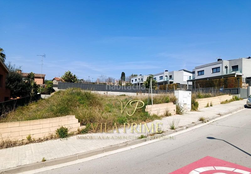 Foto abfd7771-aff8-4830-8a42-08f198dd9038. Terreny residencial a Cinc Sènies Mataró