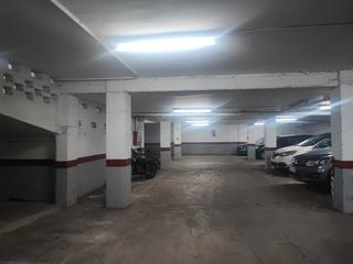 Car parking in Carrer del Lleó