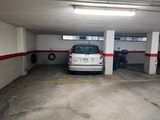 Aparcament cotxe a Carrer de pere martell 27