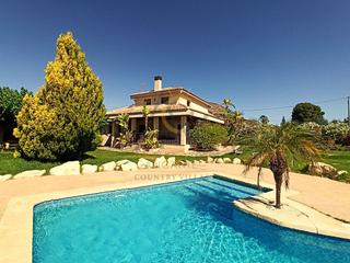 Chalet  N/a. Magnífico chalet con cuatro dormitorios y piscina privada en nov