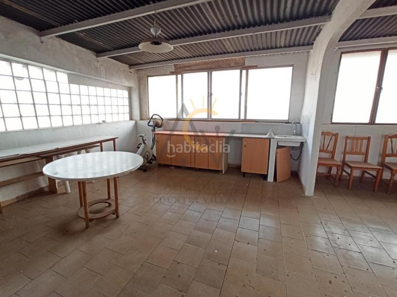 Foto 30684919-a99b-4dcf-86e9-6af4d379a2f8. Gebäude in Romana (la)