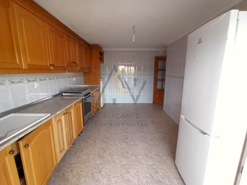 Foto 84688da7-26b3-466e-9fec-b361b2e2c59c. Gebäude in Romana (la)