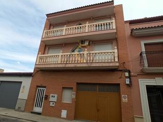 Édifice  N/a. Edificio con dos viviendas y un bajo en la romana