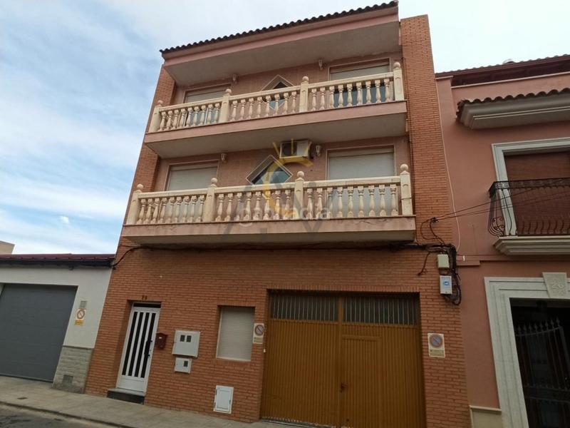 Foto a1c95b97-ae7e-4782-9442-0f823d7e2d19. Gebäude in Romana (la)