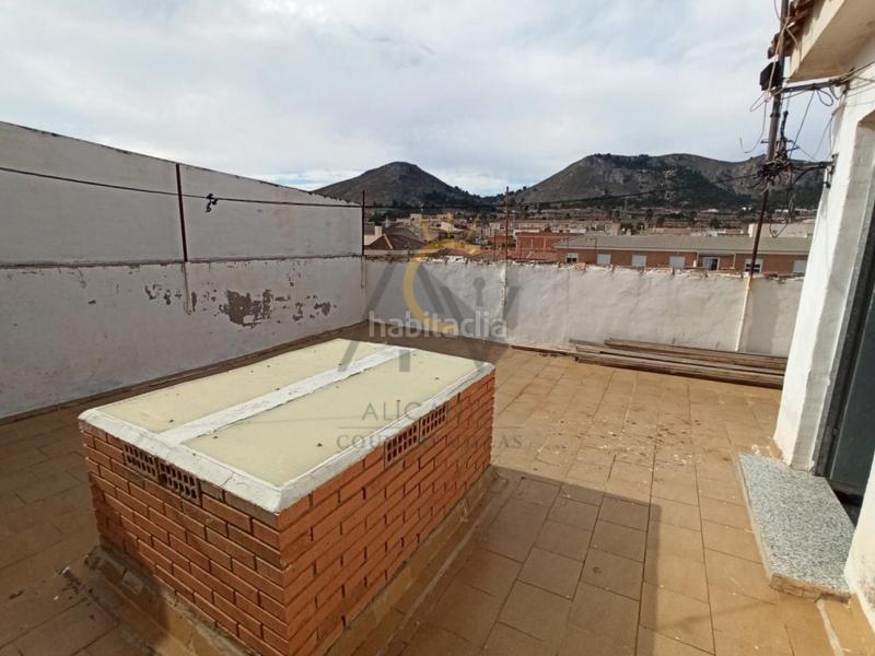 Foto c31947db-8ae4-4c1f-86ec-f1c1cdb94b90. Gebäude in Romana (la)