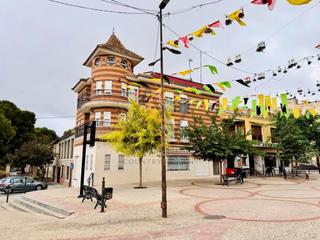 Casa  N/a. Casa con local comercial en el centro del pueblo