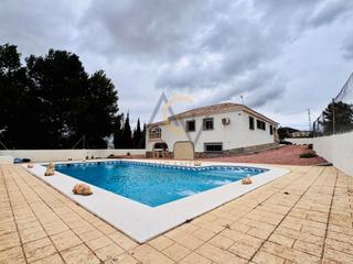 Chalet  N/a. Fantástico chalet con opcion de casa de invitados y piscina