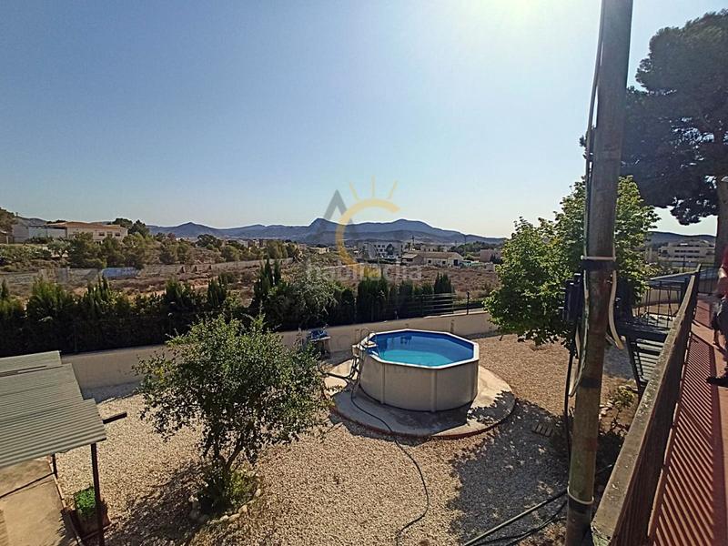 Foto 16249a67-2cf5-4c8e-b1ba-39ddb7616d79. Chalet  de dos alturas en monóvar en Monòver