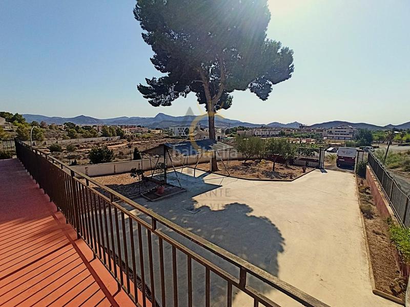 Foto 56f00030-81c8-40e8-b22a-a6fbca01278f. Chalet  de dos alturas en monóvar en Monòver