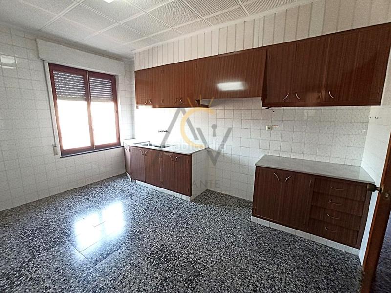 Foto d3cb5d8e-b439-4a10-9f30-9571a4ded82b. Chalet  de dos alturas en monóvar en Monòver