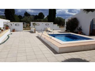 Xalet  N/a. Fantástica vivienda con barbacoa y piscina