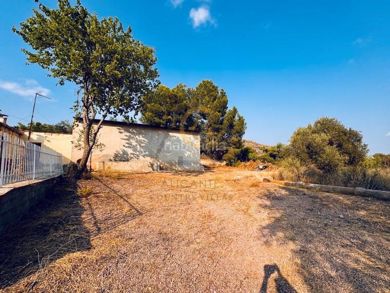 Foto d80e101f-3d39-45bf-8073-a0787114e01f. Masía casa de campo con piscina, edificaciones exteriores y nave en Romana (la)