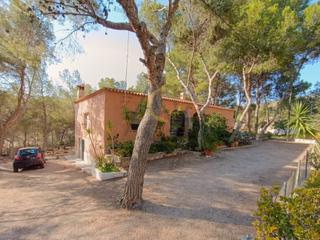 Chalet  N/a. Encantadora casa de campo con piscina y pinada, ideal para disfr