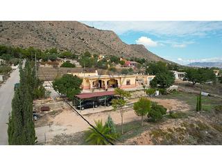 Masia  Partida pilares. Encantadora casa de campo con vistas despejadas y piscina.