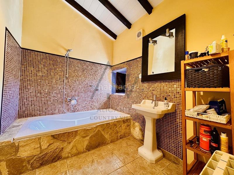 Foto 116133d2-4013-4bc9-9357-3285c3229e21. Mas avec parking piscine dans Monòver