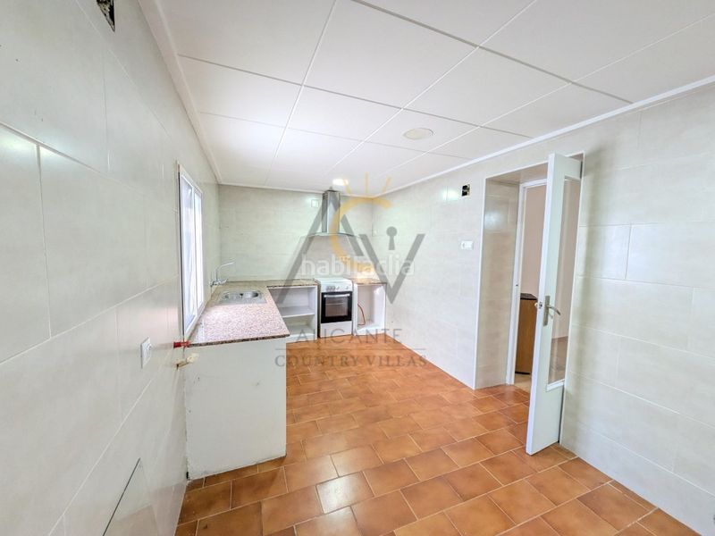 Foto 2f8d34f3-a231-4811-a105-47713e105c3e. Casa amb aparcament a Monòver