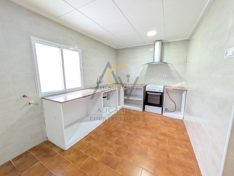 Foto 380ad665-7fc5-4648-8707-ba547b7153a5. Casa amb aparcament a Monòver