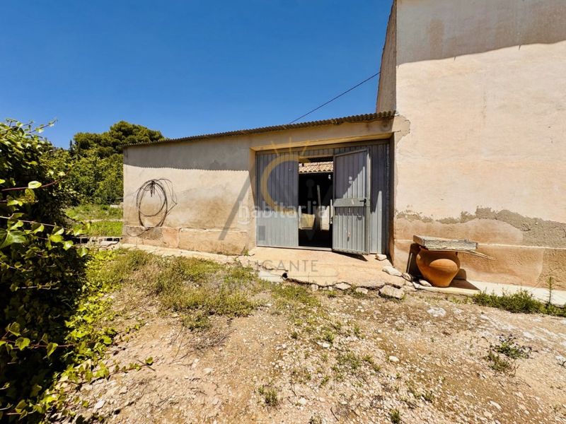 Foto c10f9fec-9964-468f-9dbb-4f003e9e4aa2. Masia a Monòver