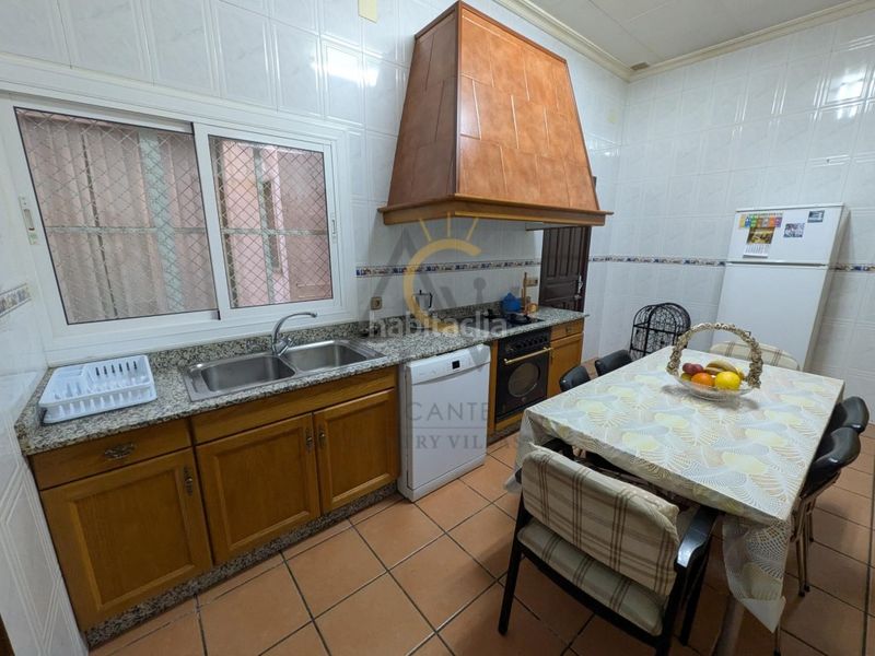 Foto 269b5214-bab6-4f18-8ac0-d5aad385dc37. Casa amb aparcament a Monòver