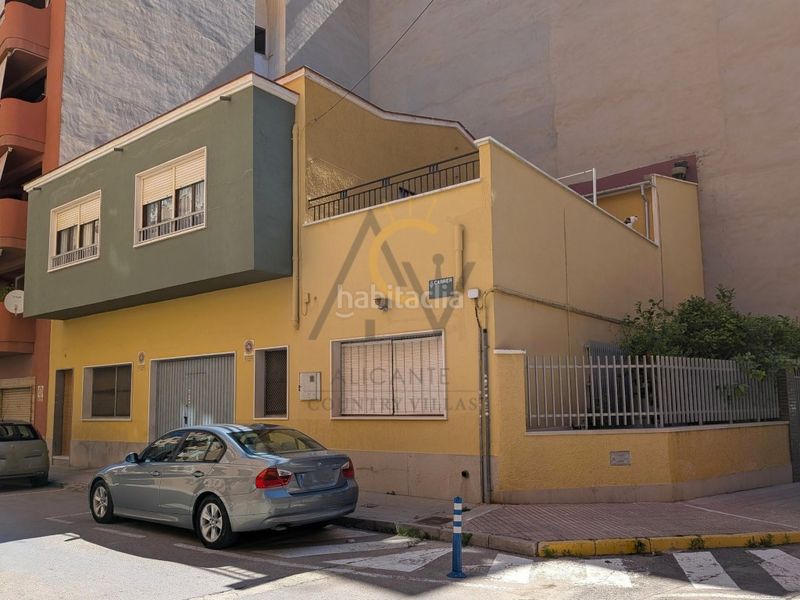 Foto 58ad3af4-8481-4e2c-8bb7-bb7615bdb825. Casa amb aparcament a Monòver
