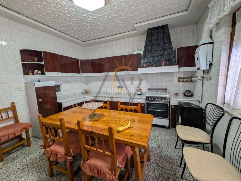 Foto 9eeaf598-e36c-415b-8541-49fc002ab3e4. Casa amb aparcament a Monòver