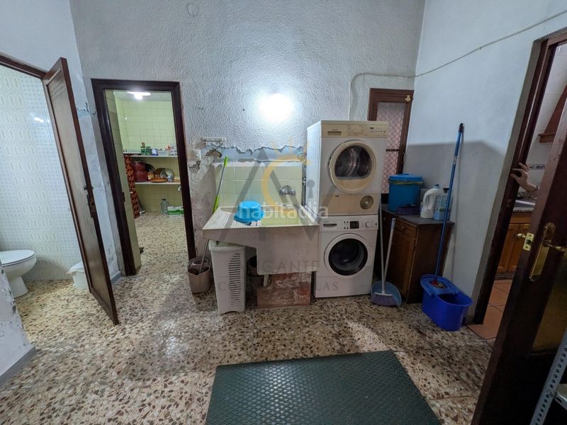 Foto ba94e086-ba26-480f-9e4b-7573fd465f7f. Casa amb aparcament a Monòver