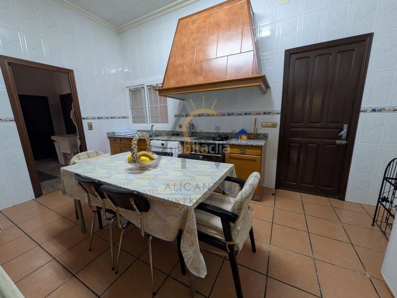 Foto e4bbf596-32d4-4d1c-b003-53f6f09c3027. Casa amb aparcament a Monòver