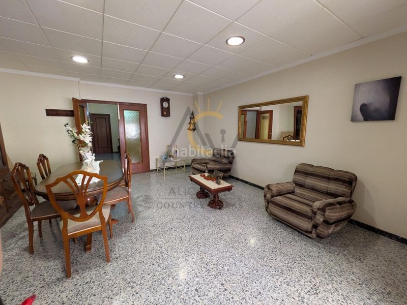 Foto e6225c54-5db3-4c76-a206-83a84f54eec9. Casa amb aparcament a Monòver