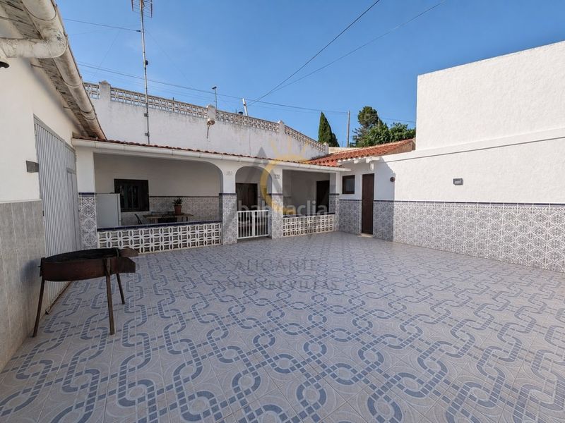 Foto 384a7979-ee73-4f00-b28f-56eb175eb315. Casa amb aparcament a Algueña