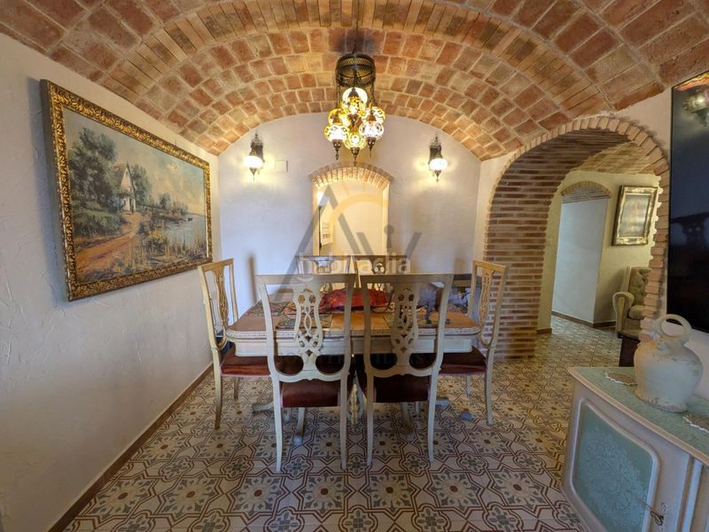Foto c6b7430c-8b5e-44ce-888e-3c8009a1f994. Casa amb aparcament a Algueña