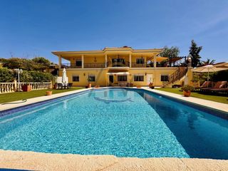 Chalet  Poligono poligono 34. Espectacular chalet con dos viviendas y piscina
