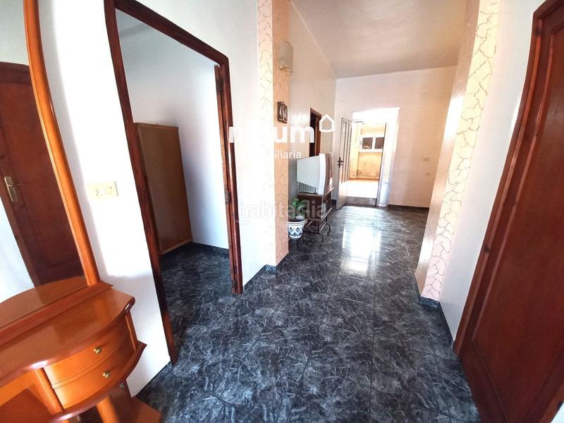 Foto fb86aaa9-a924-4209-9238-debd7fc7f2f4. Haus mit parking in Manuel