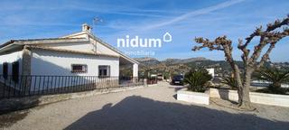 Xalet a Xàtiva. Chalet en venta en xàtiva con piscina, construido sobre parcela