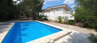 Chalet in Xàtiva. Chalet en venta en xàtiva con piscina, ubicado en parcela urbana