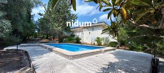 Chalet in Xàtiva. Chalet en venta en xàtiva con piscina, ubicado en parcela urbana