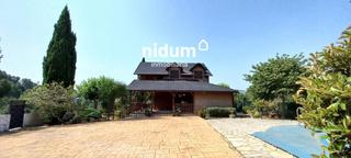 Xalet a Xàtiva. Encantador chalet de madera de dos alturas con piscina y jardín