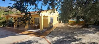 Chalet à Xàtiva. Chalet en venta en xàtiva, con piscina y parcela urbana de 1.400
