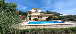 Casa adossada a Xàtiva. Parcela urbana de 2.400m2,  con vivienda de  5 habitaciones, 2 b