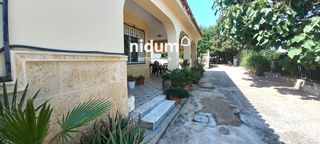 Xalet a Canals. Chalet en venta en canals, con piscina y parcela urbana de 2550m