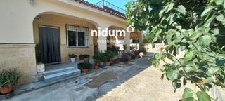 Chalet en Canals. Chalet en venta en canals, con piscina y parcela urbana de 2550m