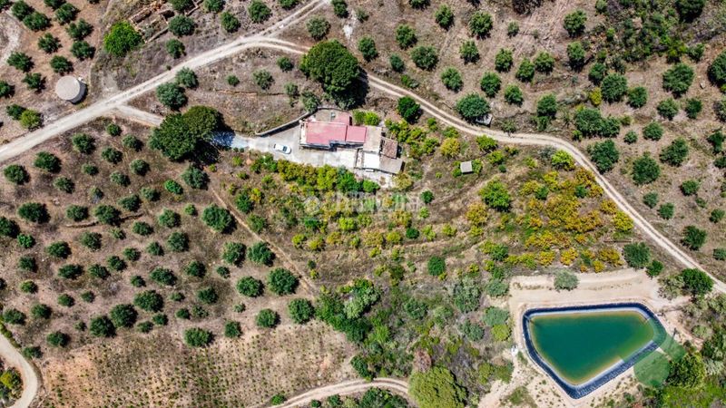 Foto 4d0fc2fc-9f47-4f39-87e6-34cdecc959b4. Masia amb aparcament a El Rescate - Río Seco Almuñécar