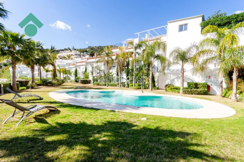 Foto 4a2d050e-3986-4023-bbc3-7b31603c8bc8. Casa aparellada amb aparcament piscina a Urb. San Antonio Almuñécar