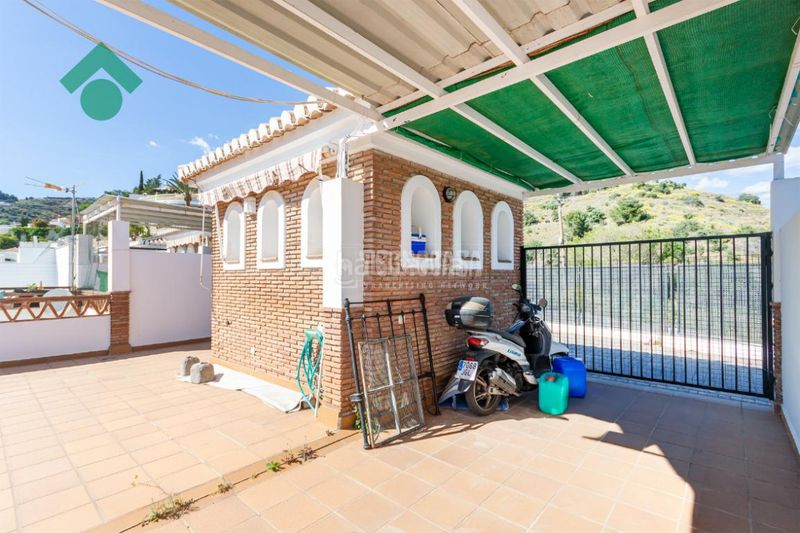 Foto 59a402c2-575e-42be-9d43-6a0c556e22ba. Casa aparellada amb aparcament piscina a Urb. San Antonio Almuñécar