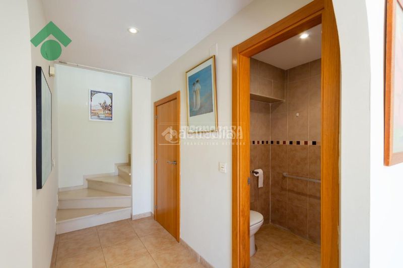 Foto 9dda12a8-c7e8-42b1-8196-c6837137fa56. Casa aparellada amb aparcament piscina a Urb. San Antonio Almuñécar
