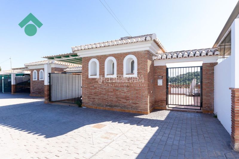 Foto a7360f3a-0eb0-4f40-97d5-4f679d81f0c4. Casa aparellada amb aparcament piscina a Urb. San Antonio Almuñécar