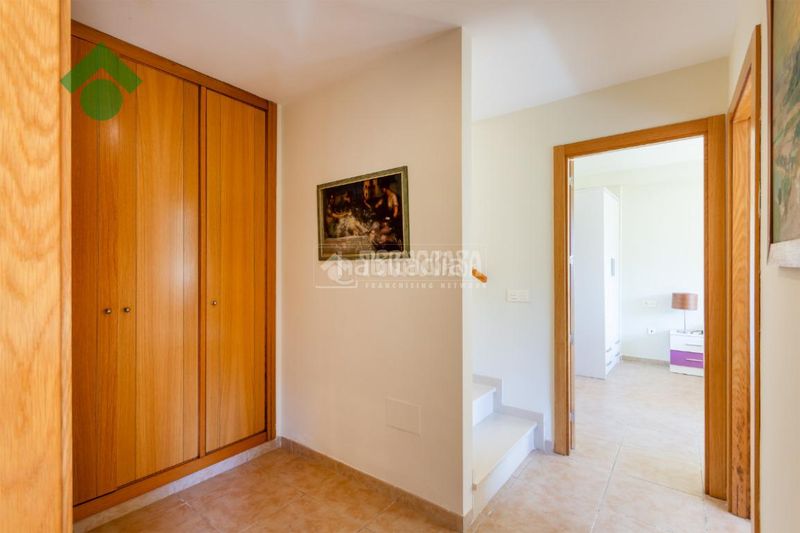 Foto c76c799b-b65e-4961-9c6c-15cfac82608a. Casa aparellada amb aparcament piscina a Urb. San Antonio Almuñécar