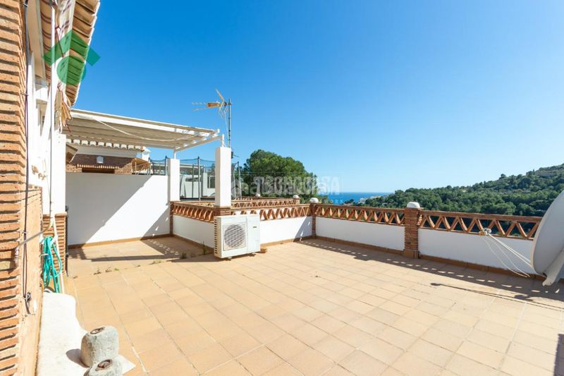 Foto ffdc1b18-493d-4d7c-bba5-70b198d7a4ab. Casa aparellada amb aparcament piscina a Urb. San Antonio Almuñécar
