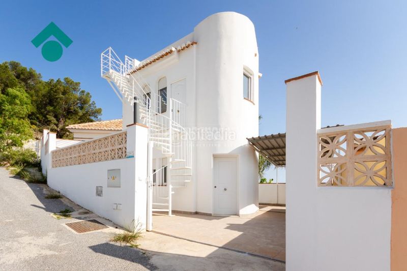 Foto 0991e334-7dc5-4292-8432-e5408482b170. Casa aparellada amb aparcament a Cotobro Almuñécar
