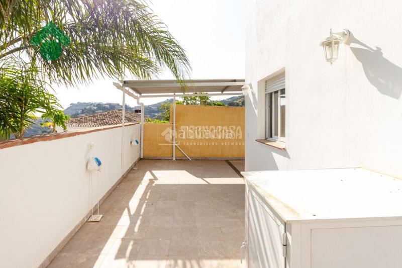 Foto 2677220d-9797-4a06-bd4e-abe40e62fe16. Casa aparellada amb aparcament a Cotobro Almuñécar