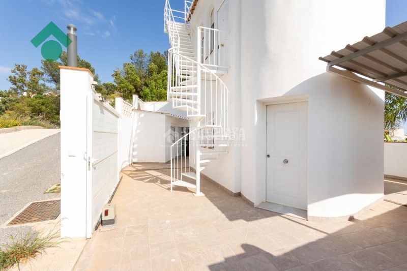 Foto 5ff0e03b-9f63-4a23-879e-651a2472be95. Casa aparellada amb aparcament a Cotobro Almuñécar